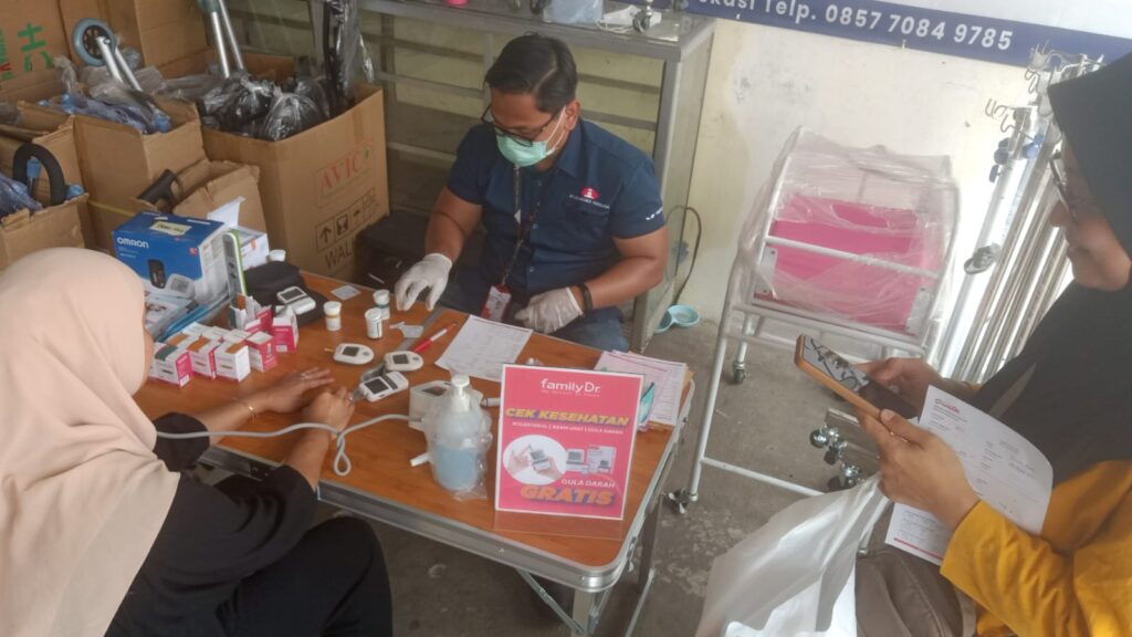 antrian pemeriksaan kesehatan gratis di surya medical bekasi
